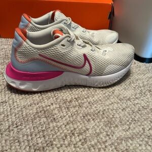 Nike Women's Shoes in White and Pink
